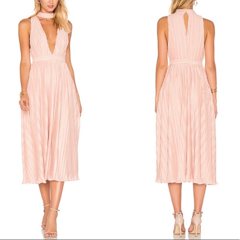 Low cut pink midi dress! 💃🏻